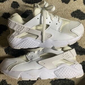 Nike Hurrache - all white - size 1.5y- little boy